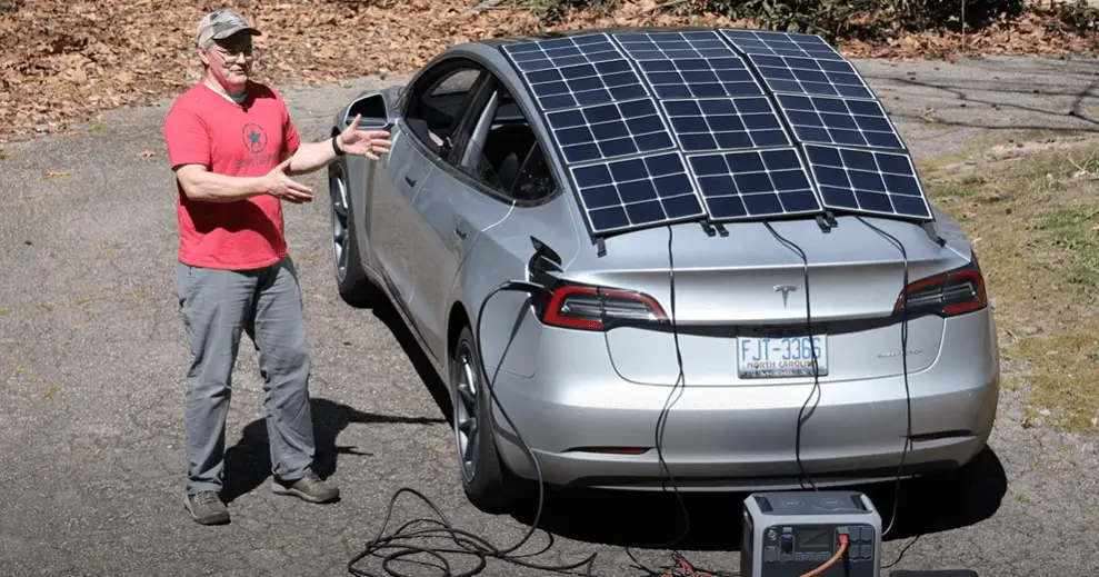 A Guy charges his Tesla with solar panels and it works ...