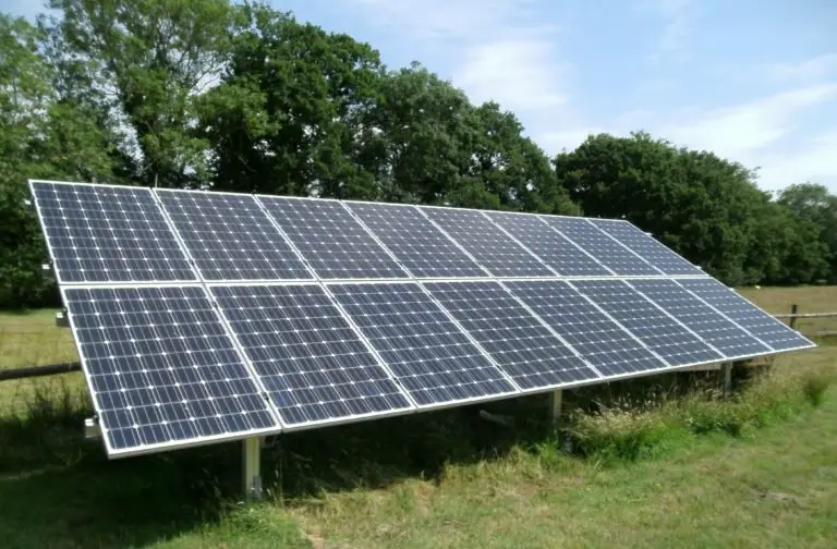 Ashford Solar PV panel array Ashford, Kent ground mounted ...