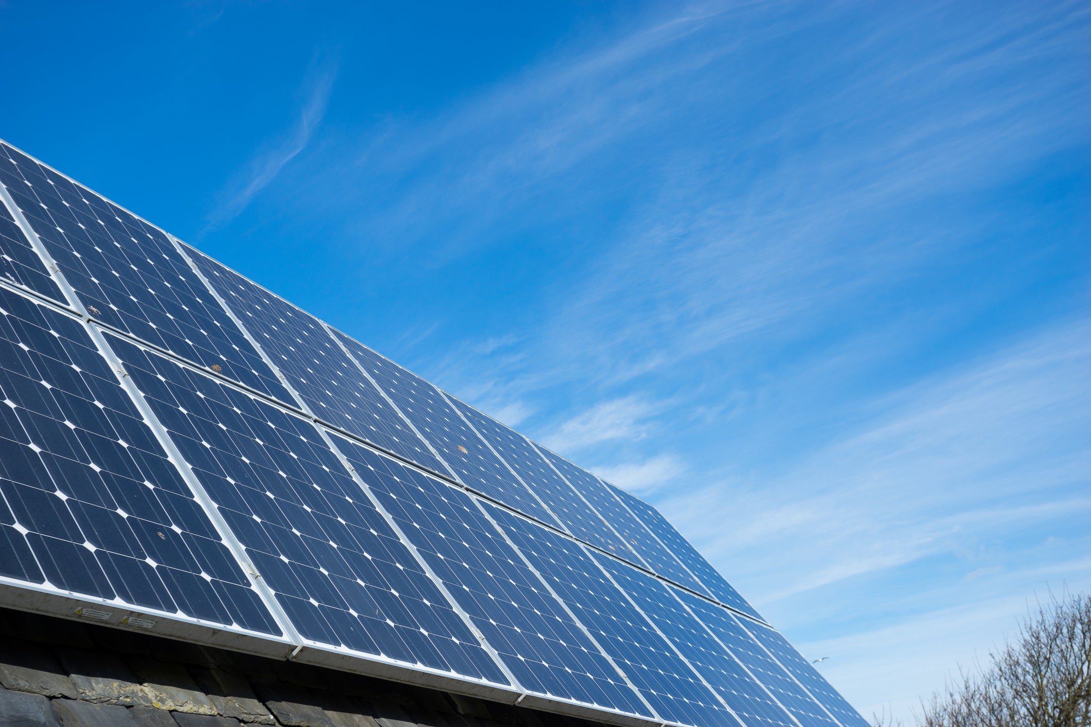 Better Buy in Solar: Vivint Solar or Sunrun?