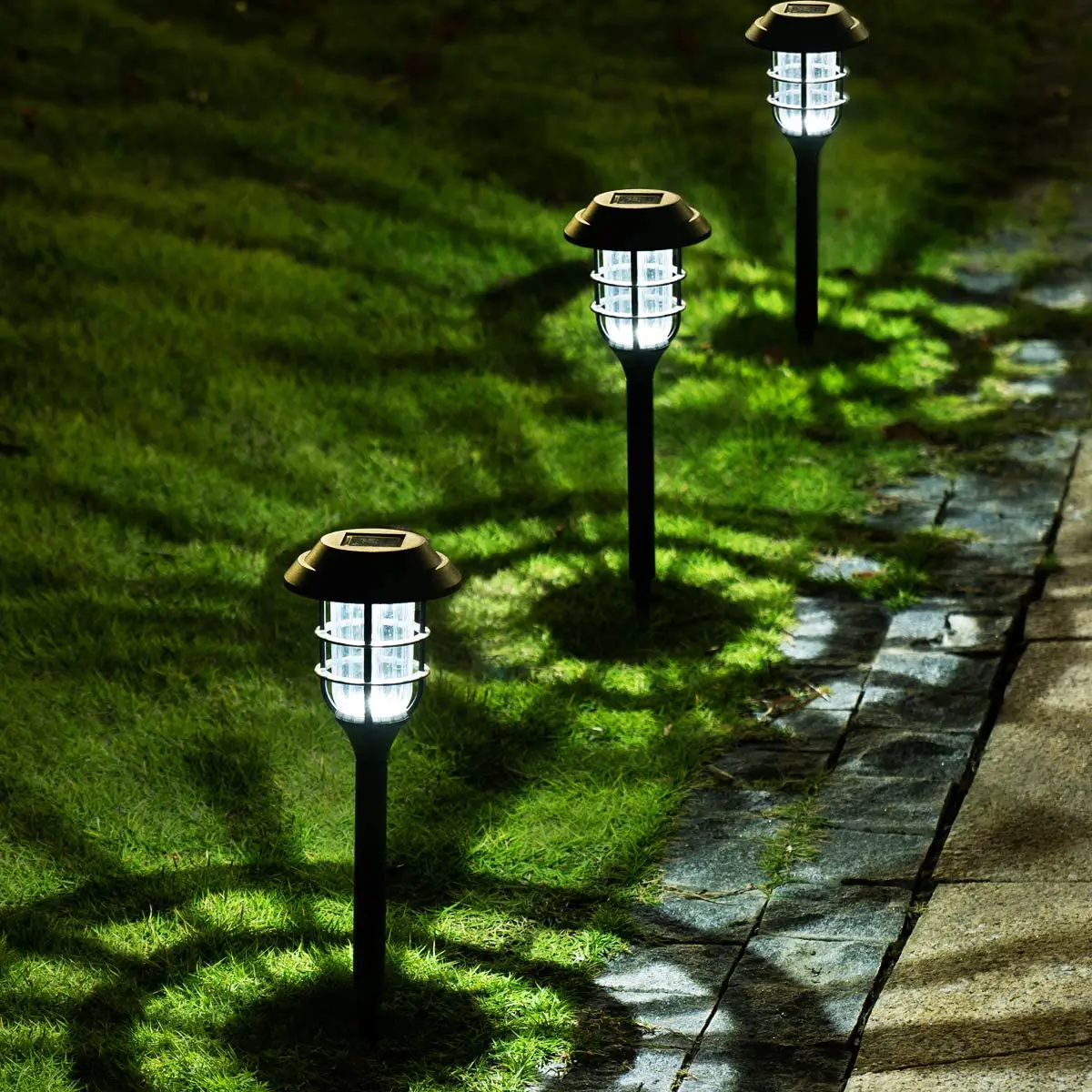 Driveway Lights (Review &  Buying Guide) 2021