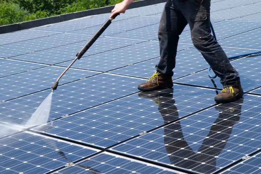 How can I clean my Solar Panel? [Doâs and Donâts ...