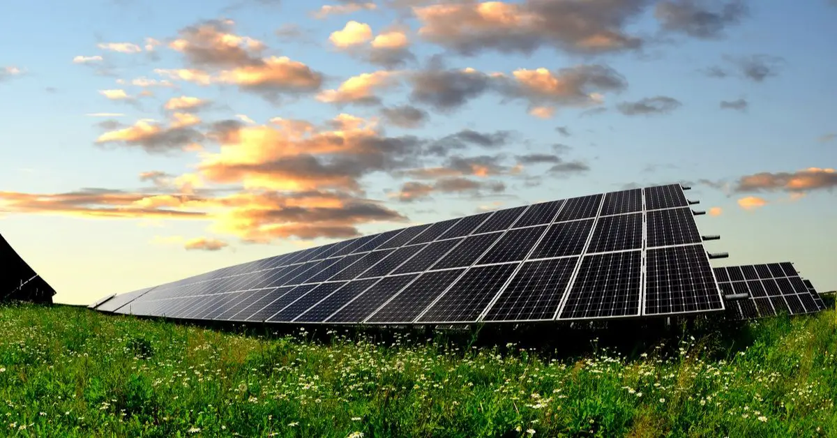 How do solar panels help the environment?