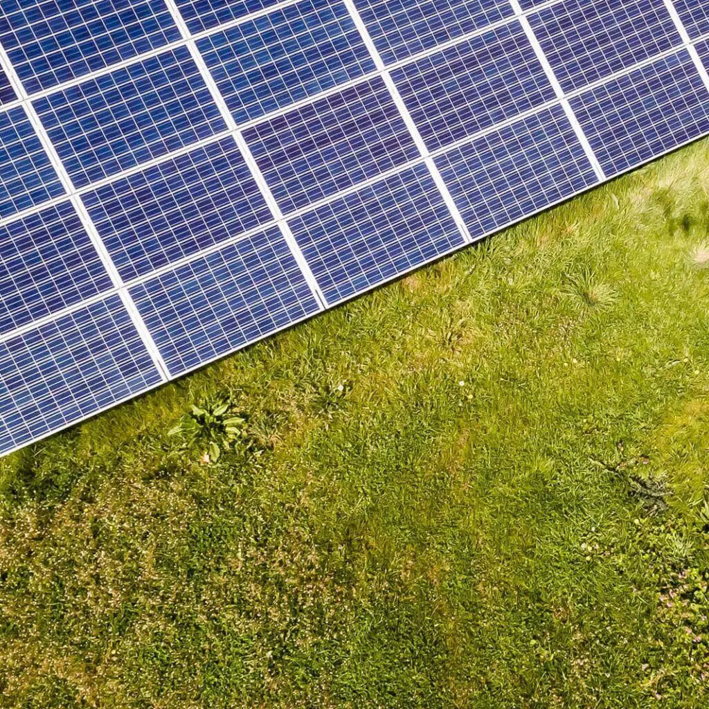 How Long Do Portable Generators and Solar Panels Last?