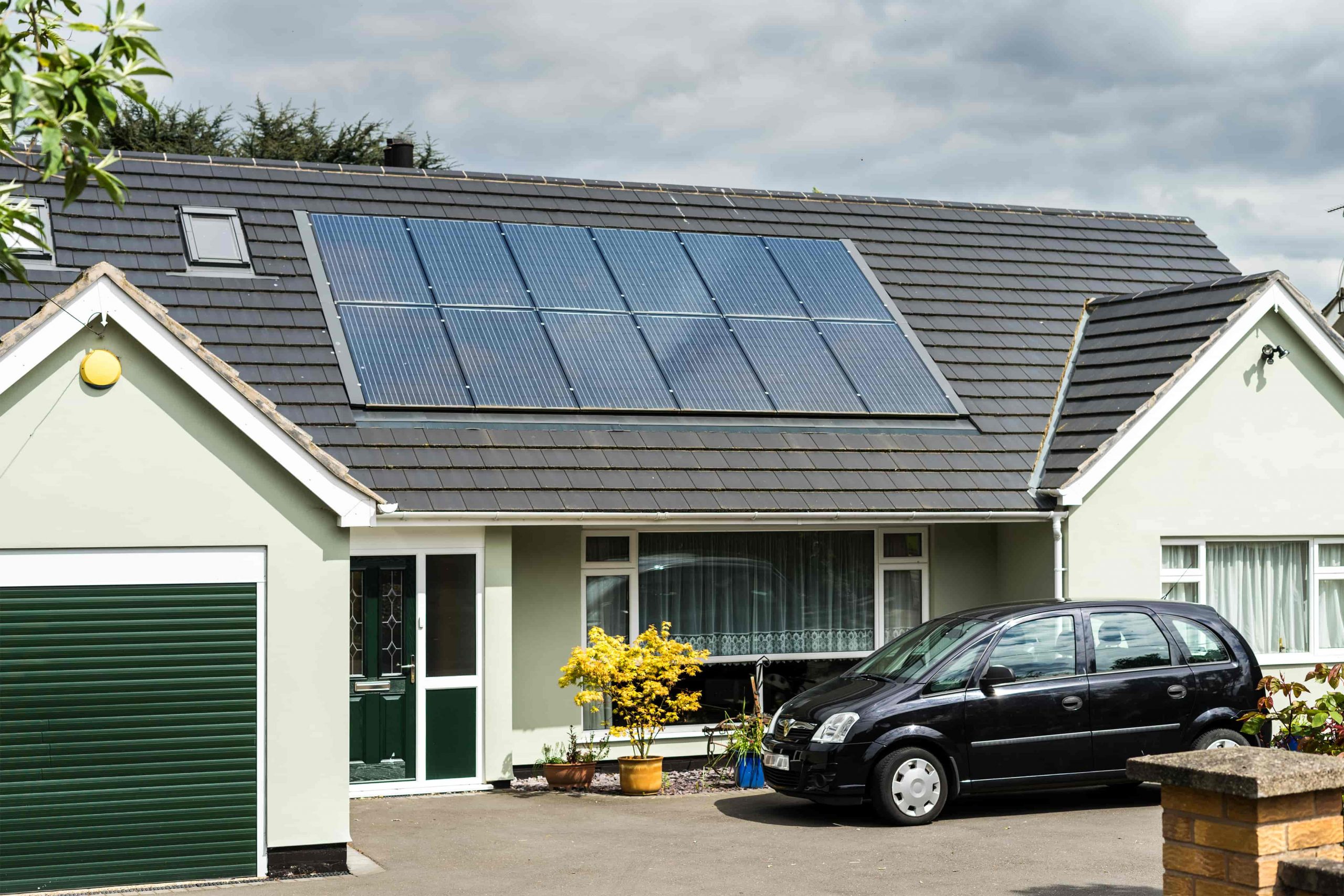 How Much Do Solar Panels Save the Average Customer?