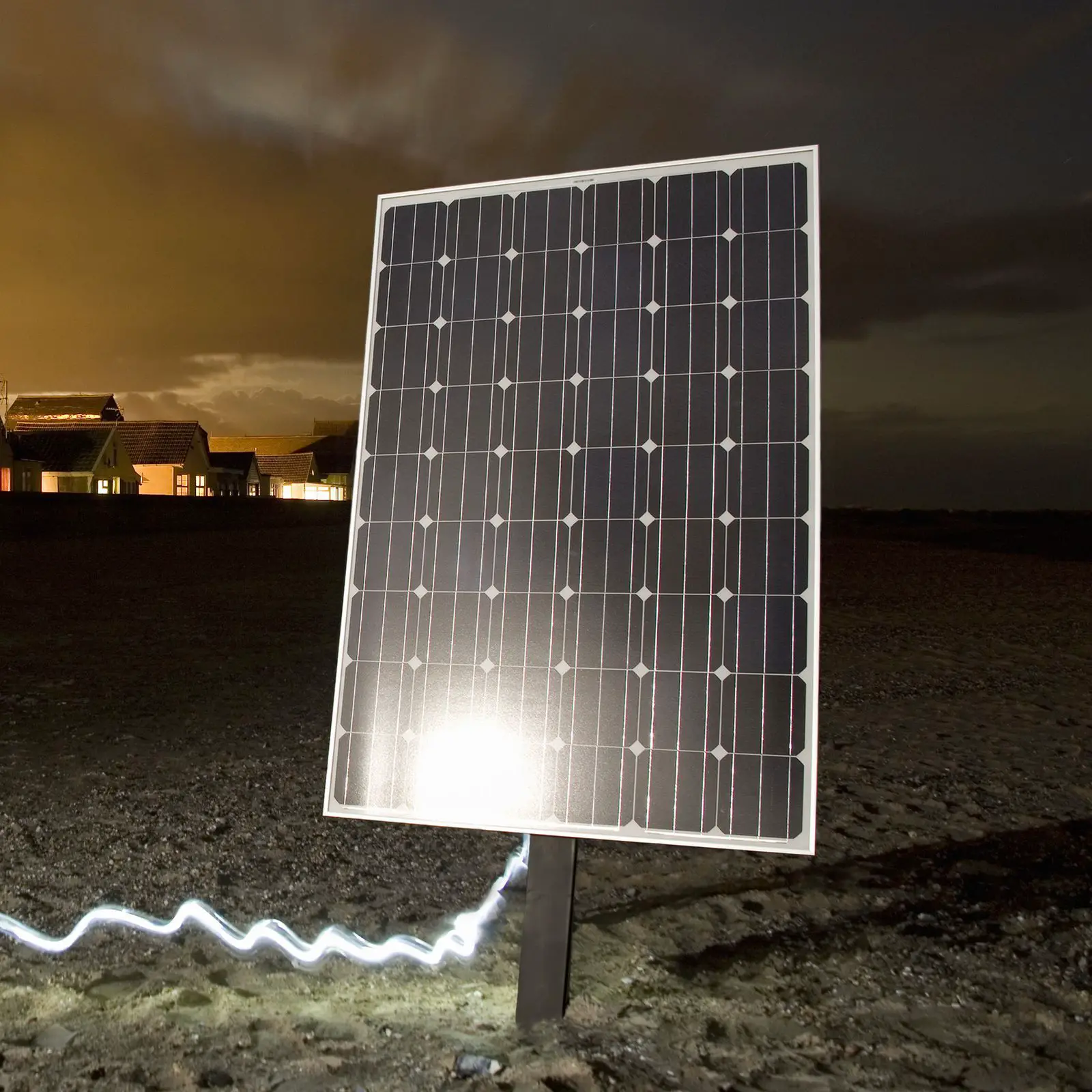 How Reverse Solar Panels Could Generate Power at Night