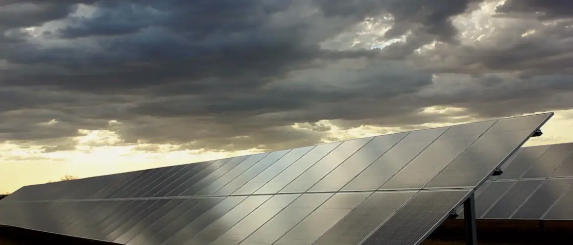 How solar panels works during cloudy days?