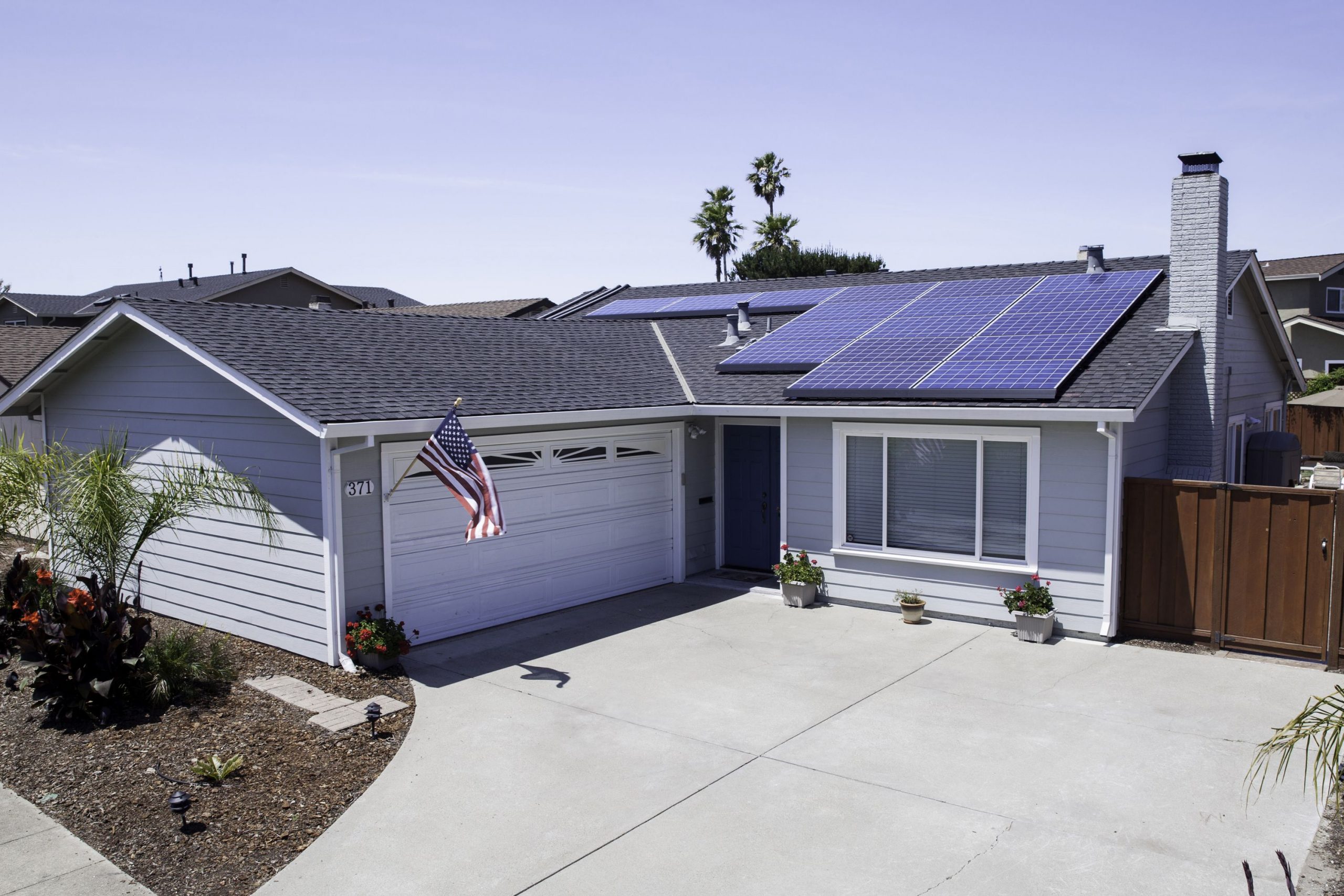 How to Get Solar Panels For Your Home (For Free)