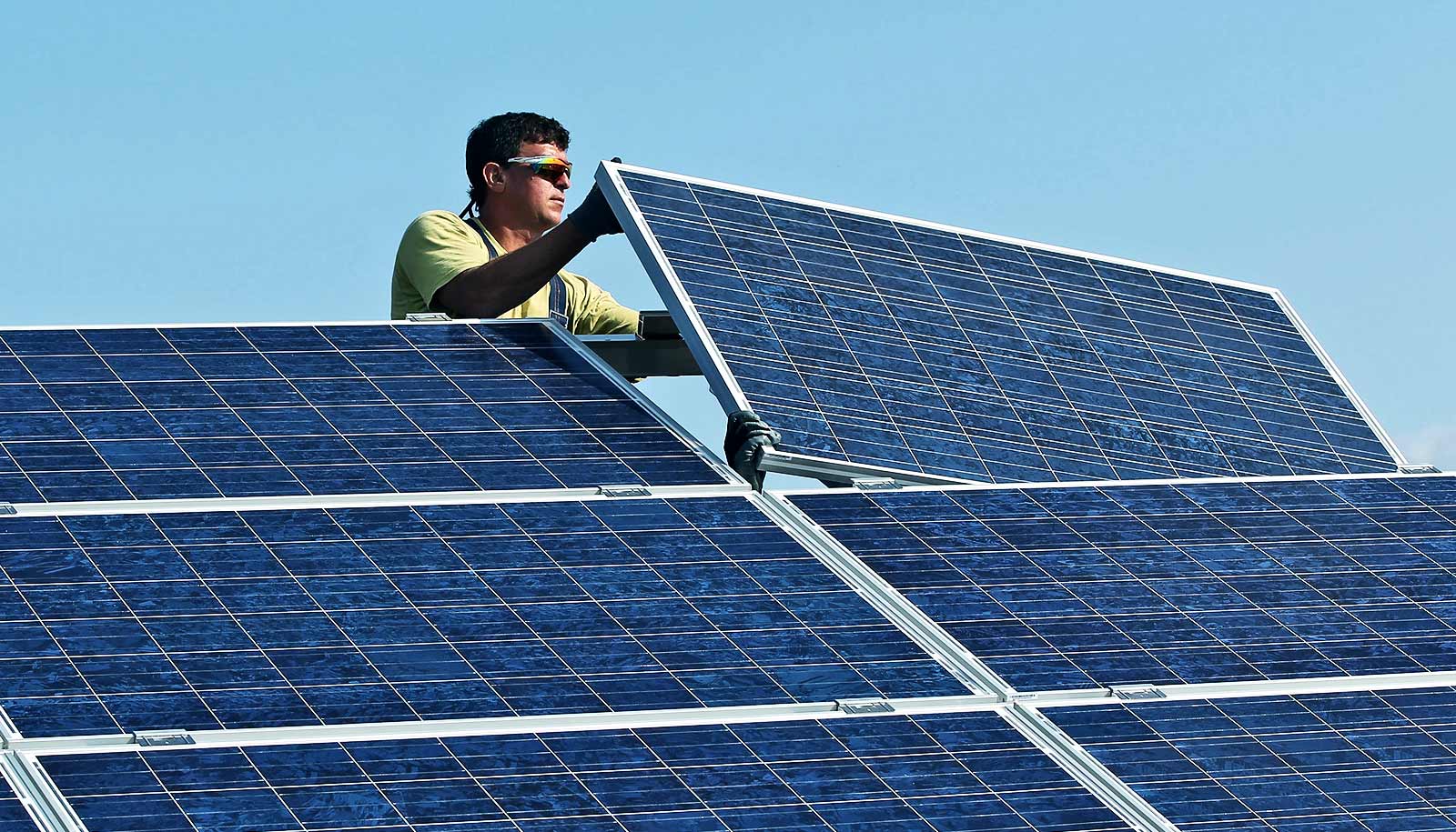 NEW TOOL DIAGNOSES SICK SOLAR PANELS IN REAL