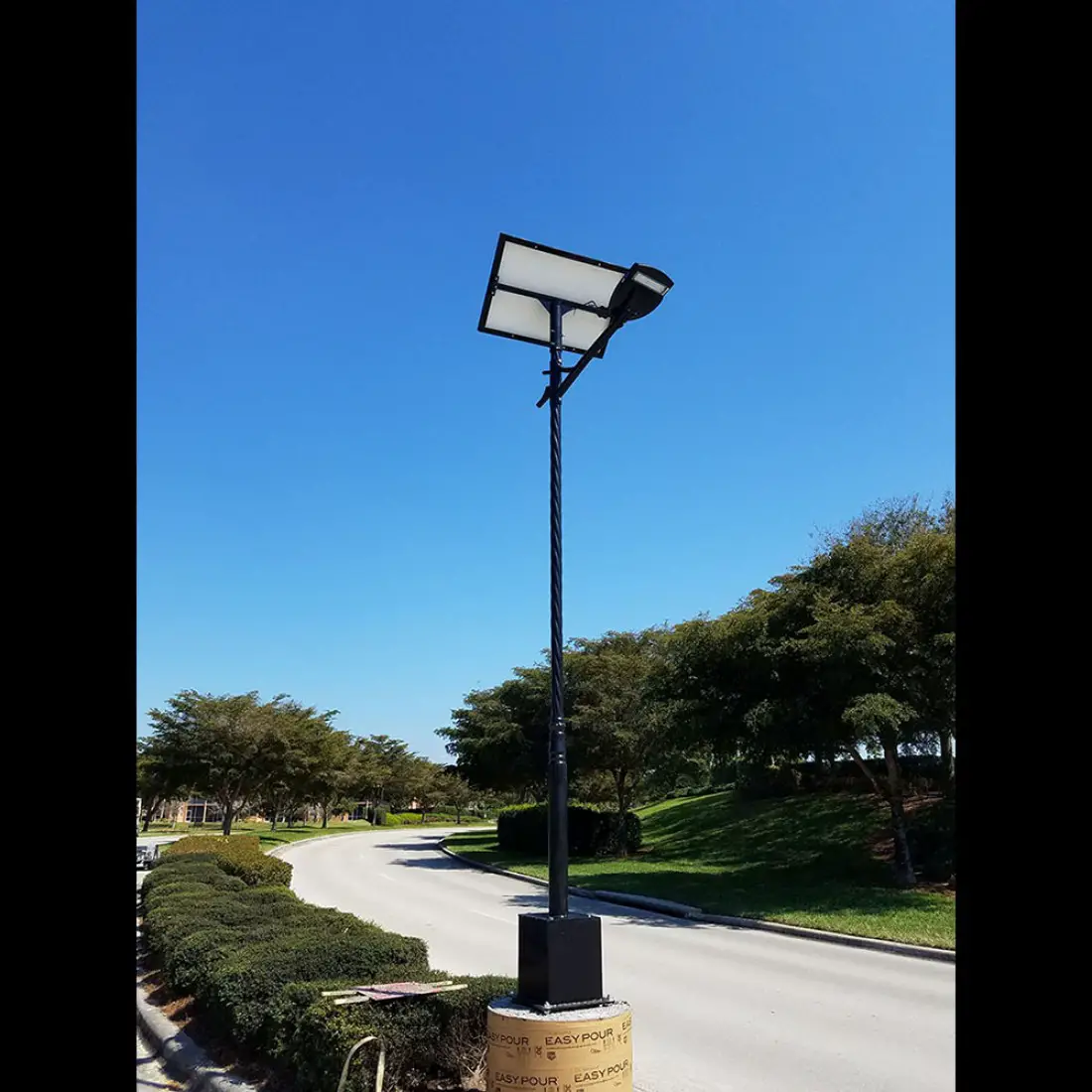 SL45 Solar 10W/15W/20W/25W/30W LED Street/Parking Lot Light (With Pole)