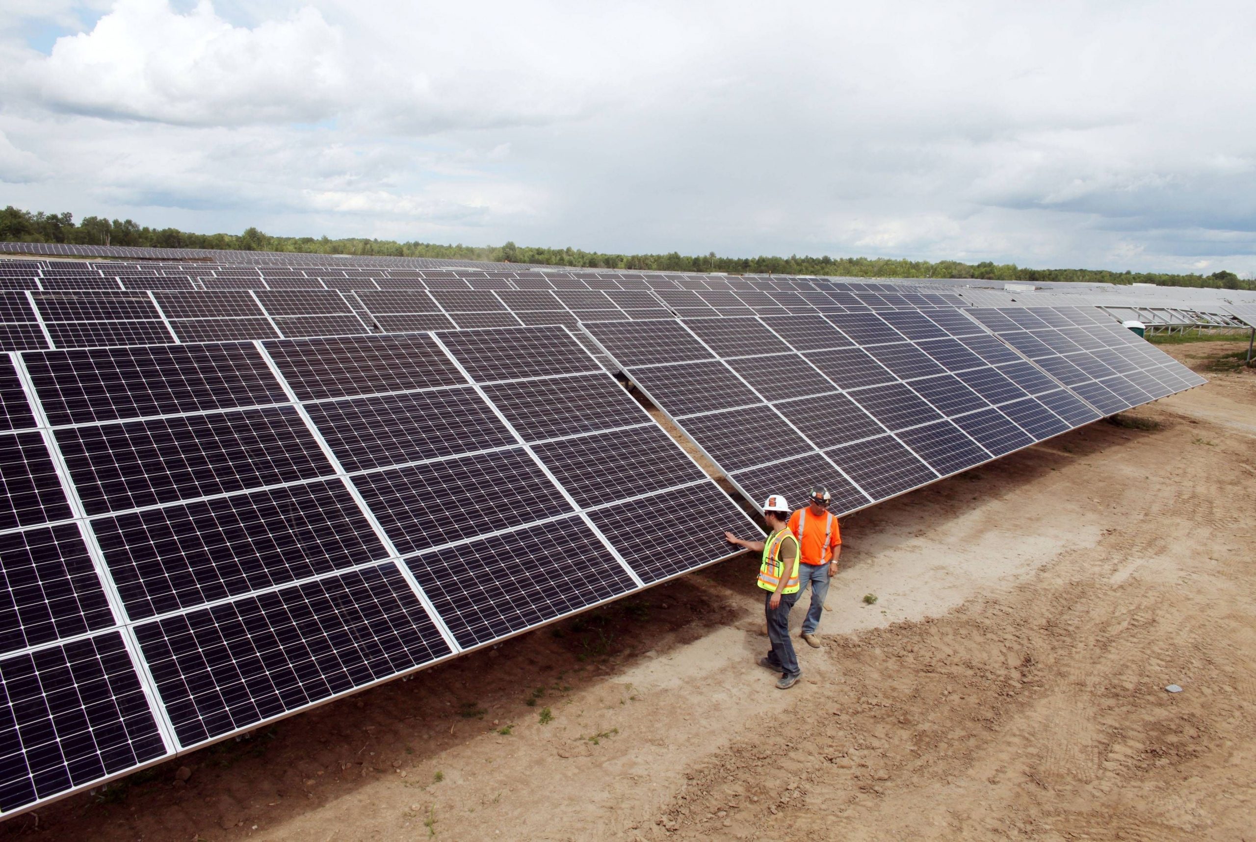 Solar power surging to forefront of Canadian energy ...