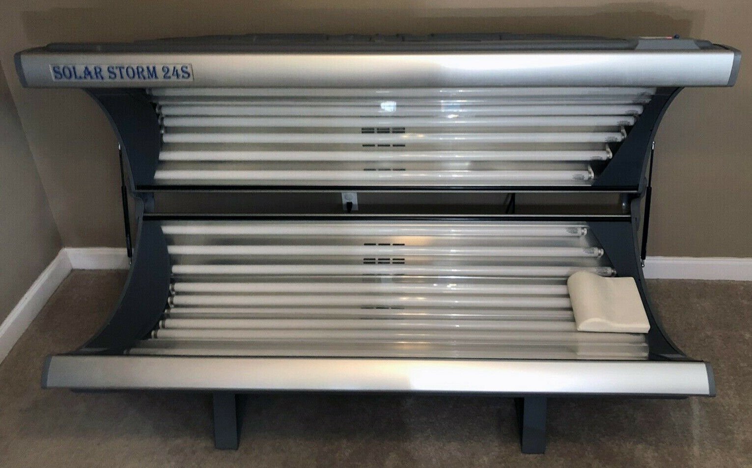 Solar Storm 24S / Solar Storm 24s Home Tanning Bed In Silver With Face ...