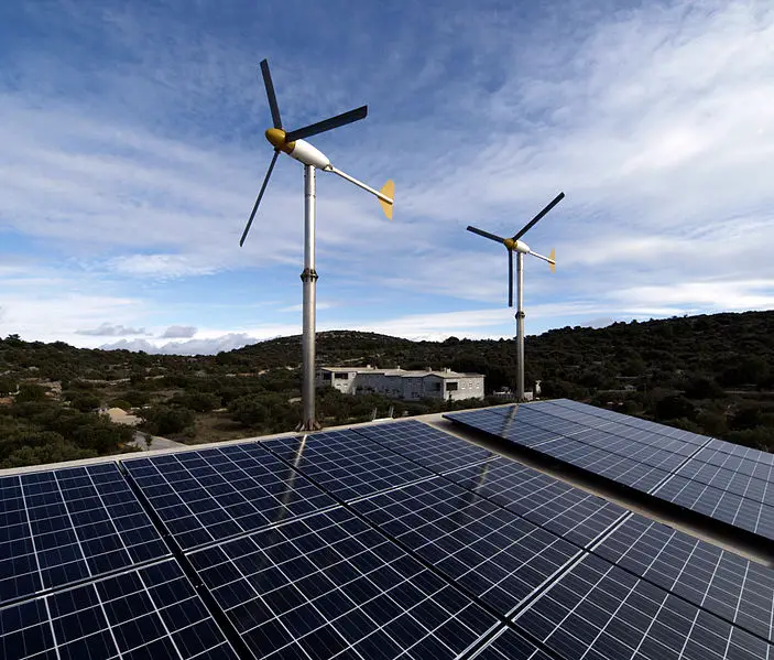 Solar Vs Wind Energy For Powering Your Home: Which Is Better? [2022 ]