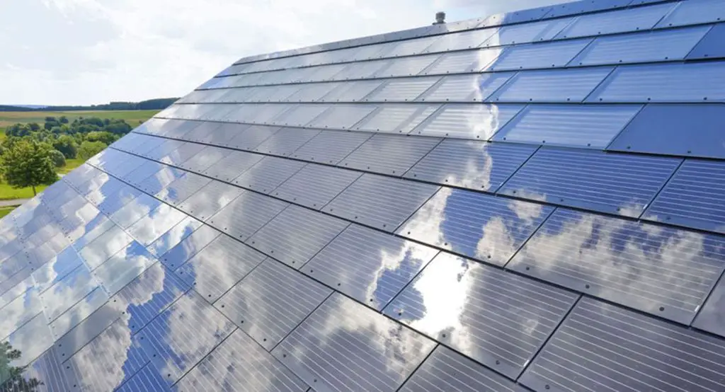 Tesla Unveils New Solar Roofs