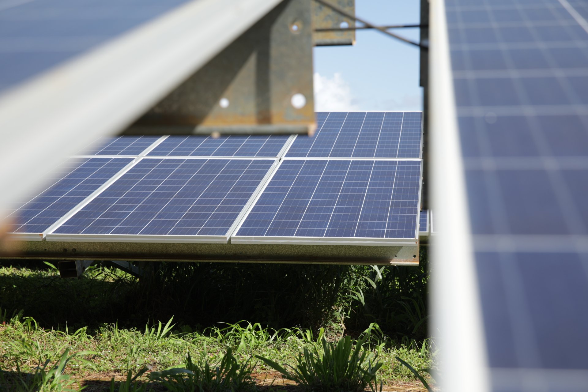 Teslas Kauai solar facility will offset 1.6M gallons of fuel use per ...