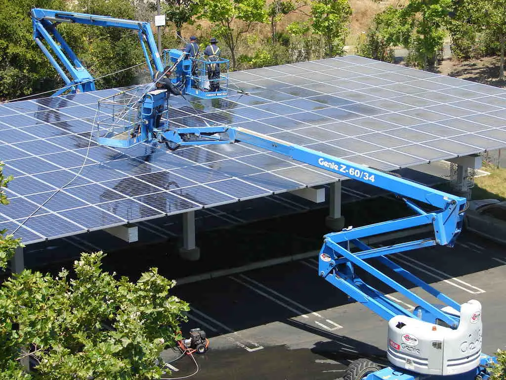 The Complete Guide to Solar Panel Cleaning