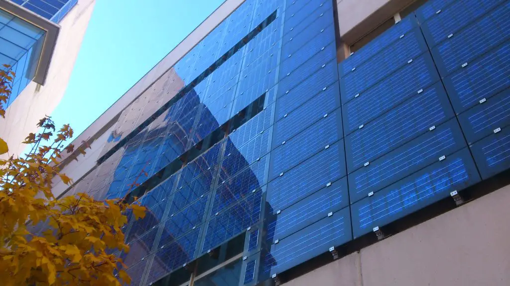 Vertical Solar: PV Stands Tall â Valutus